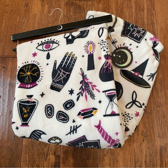 Halloween Mystical Potions Plush Throw blanket NWT - Picture 9 of 9